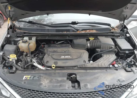 2017 Chrysler Pacifica Touring-L Plus z USA, uszkodzony, nr VIN 2C4RC1EGXHR703830